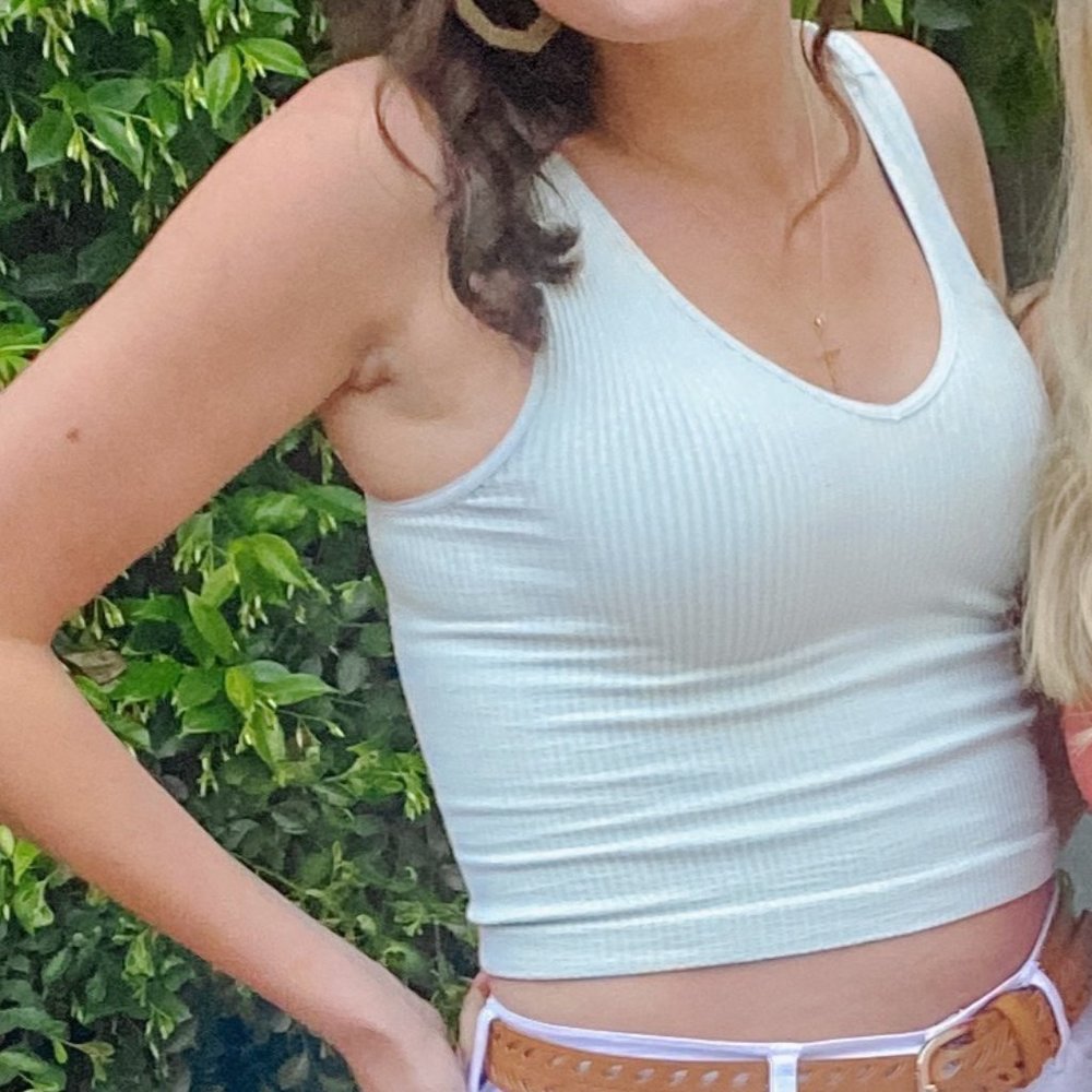 Nikibiki Cropped vneck tank in mint